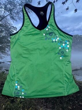 Green active tank top